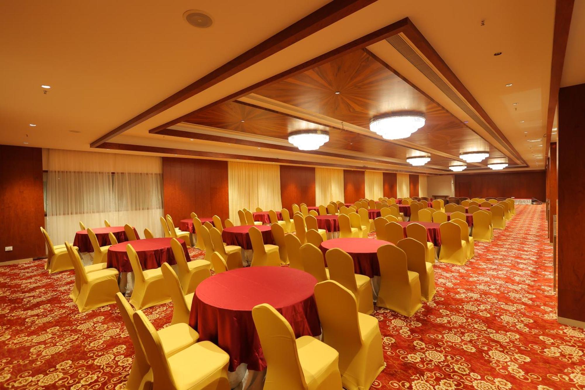 Icon Grand Hotel By Bhagini Bangalore Exterior photo