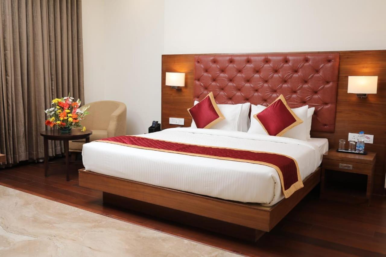 Icon Grand Hotel By Bhagini Bangalore Exterior photo